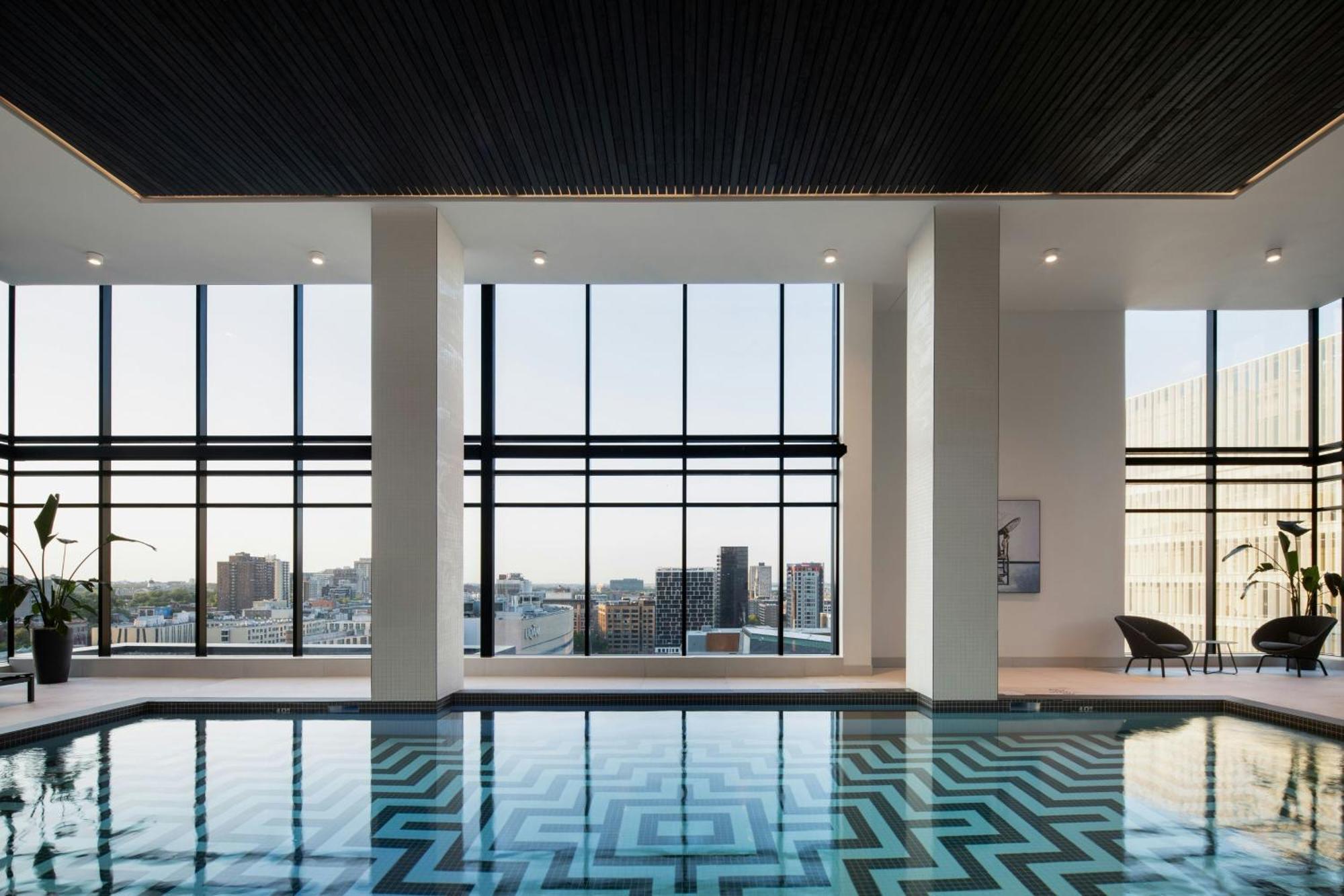 Honeyrose Hotel, Montreal, A Tribute Portfolio Hotel Exterior foto The pool at the 25th floor